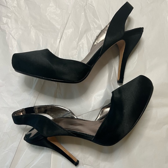 Max Studio Pumps - Picture 2 of 15